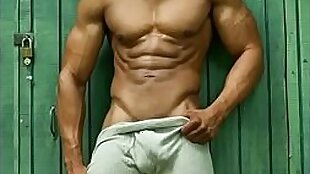 Muscle Black Man Stroke and Cums
