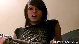 Emo twink pair passionately making out before cock blowing